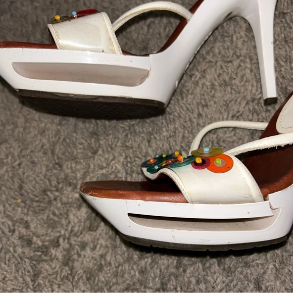 Donald J. Pliner Women's White Sandal Heels with Multicolor Accents - Picture 4 of 9